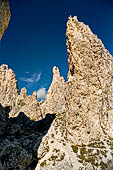 Trekking nel Parco Naturale Puez-Odle. Da Passo Gardena al Rifugio Puez, i picchi del passo Cir.